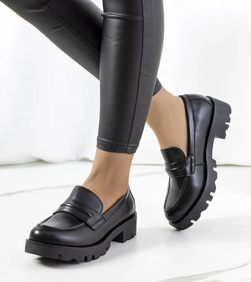 Czarne półbuty damskie