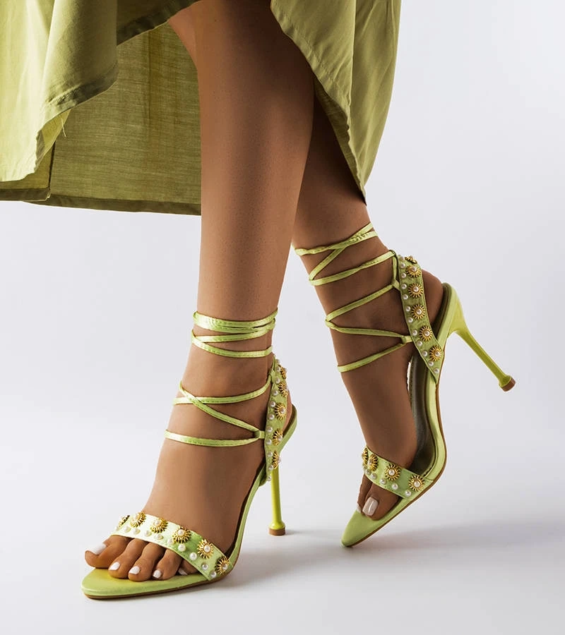 Zielone sandałki na szpilce zdobione cyrkoniami