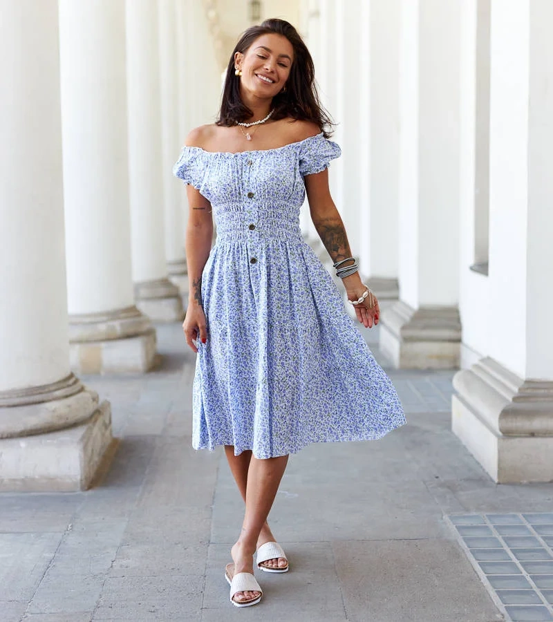 Sukienka midi w kwiaty z gumka w pasie