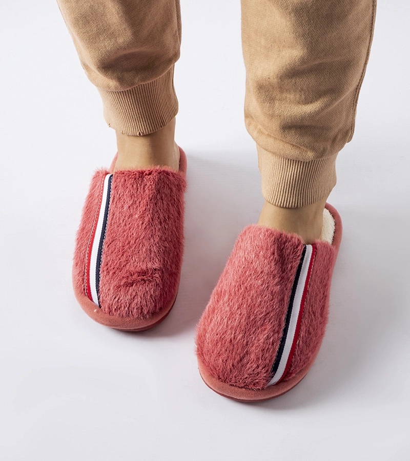 Ciemnoróżowe ciepłe kapcie