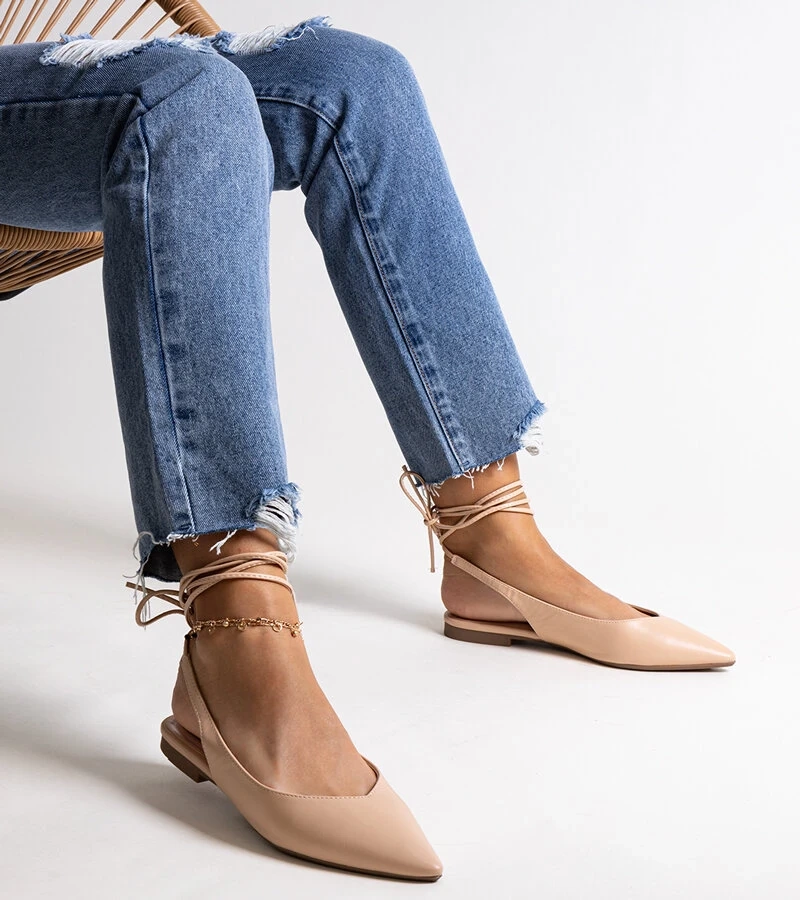 Wiązane beżowe balerinki z eko skóry