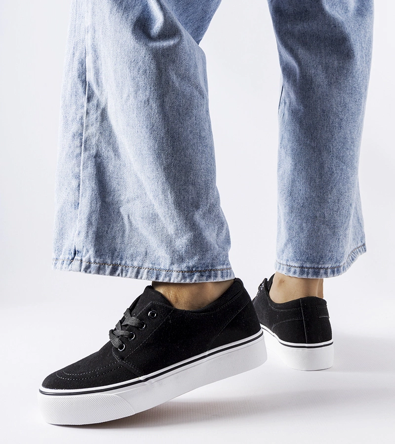 Czarne tenisówki z eko-zamszu