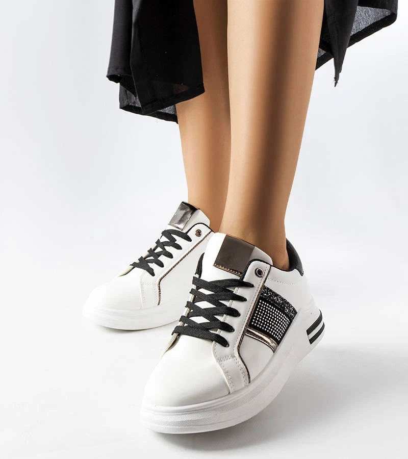 Biało-czarne sneakersy ozdobione cyrkoniami