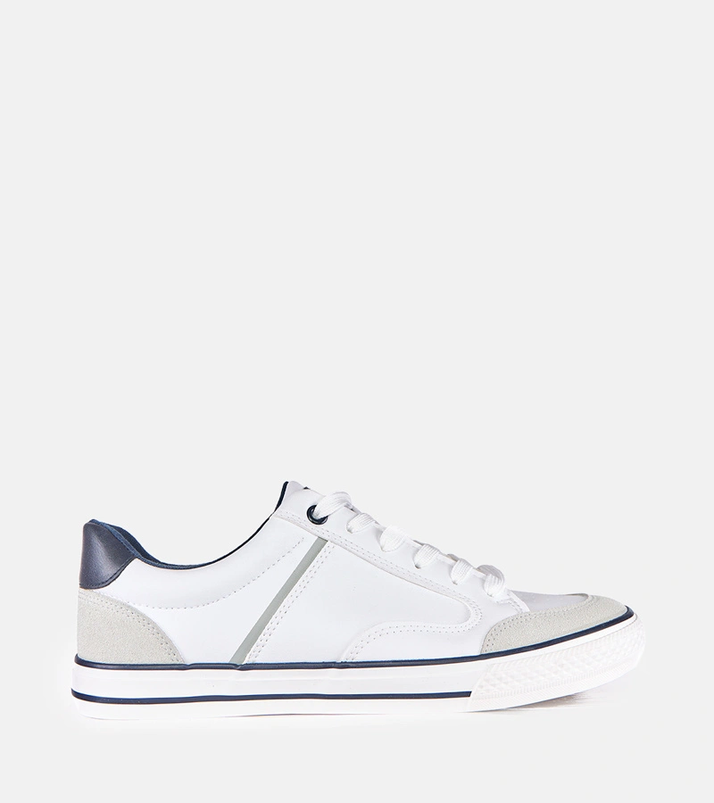 Białe trampki męskie z granatowymi wstawkami