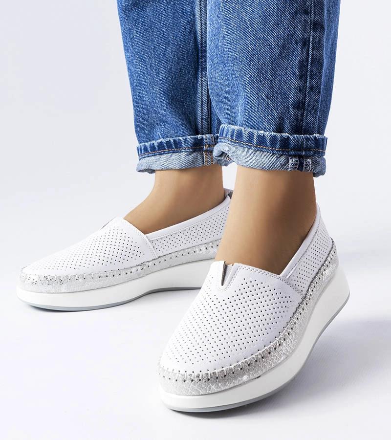 Szare wsuwane półbuty na grubej podeszwie zdobione perforacją