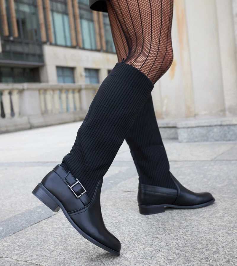 Czarne kozaki z elastyczną cholewką