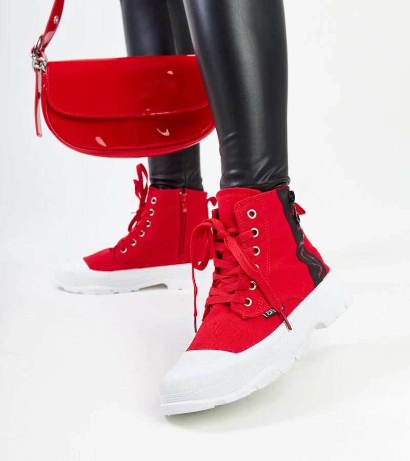 Wysokie czerwone trampki