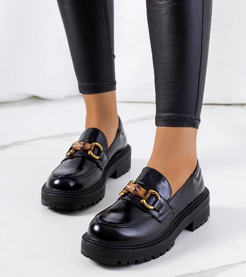 Czarne półbuty na wysokiej podeszwie