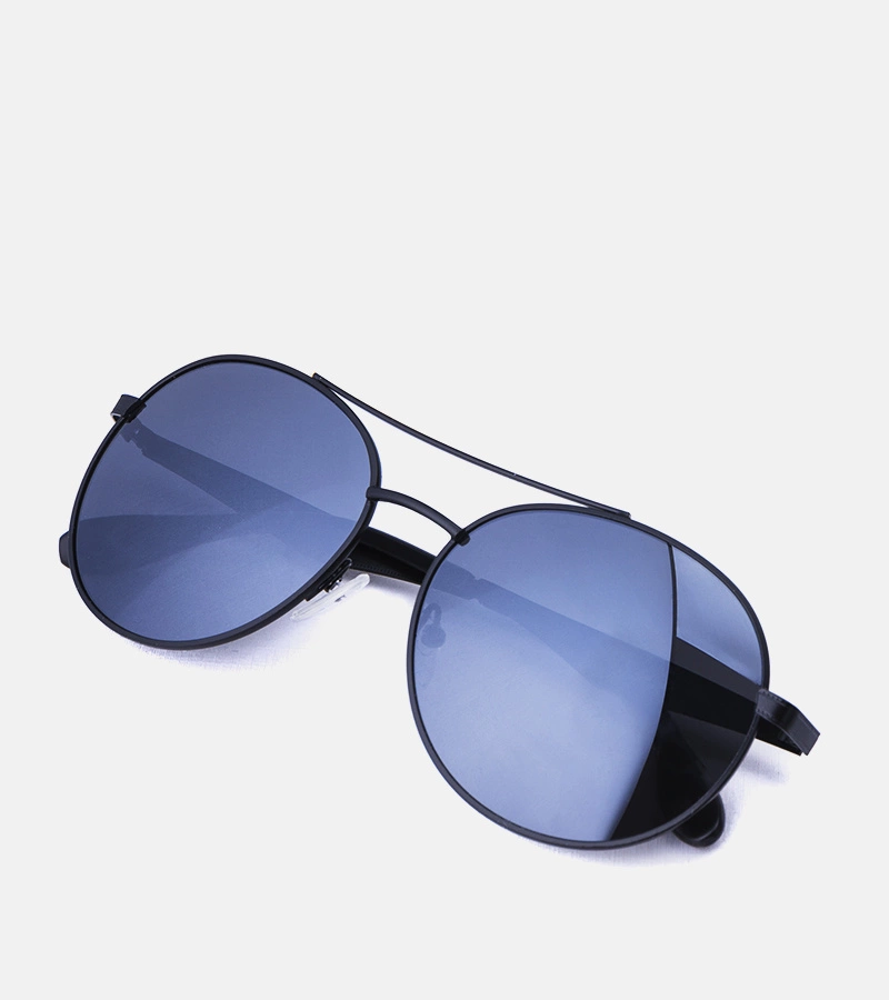 Szare okulary przeciwsłoneczne