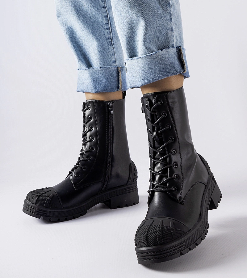 Czarne botki na grubej podeszwie