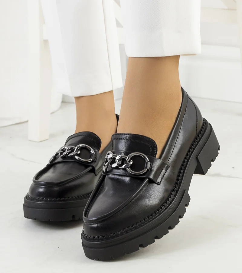 Półbuty na masywnej podeszwie