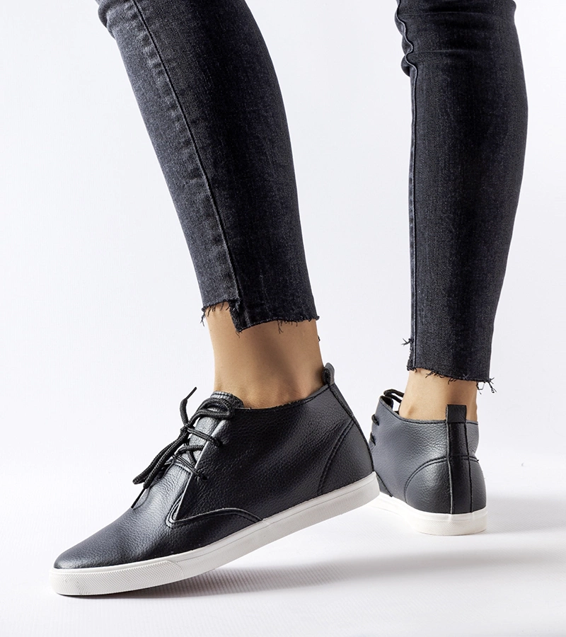 Czarne trampki do kostki z eko-skóry