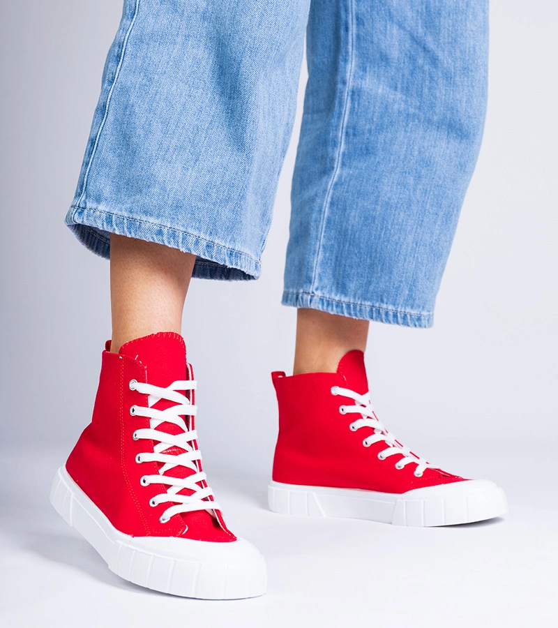 Czerwone trampki za kostkę