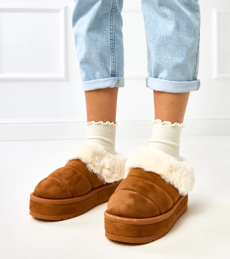 Hers Brązowe krótkie śniegowce ocieplane futerkiem