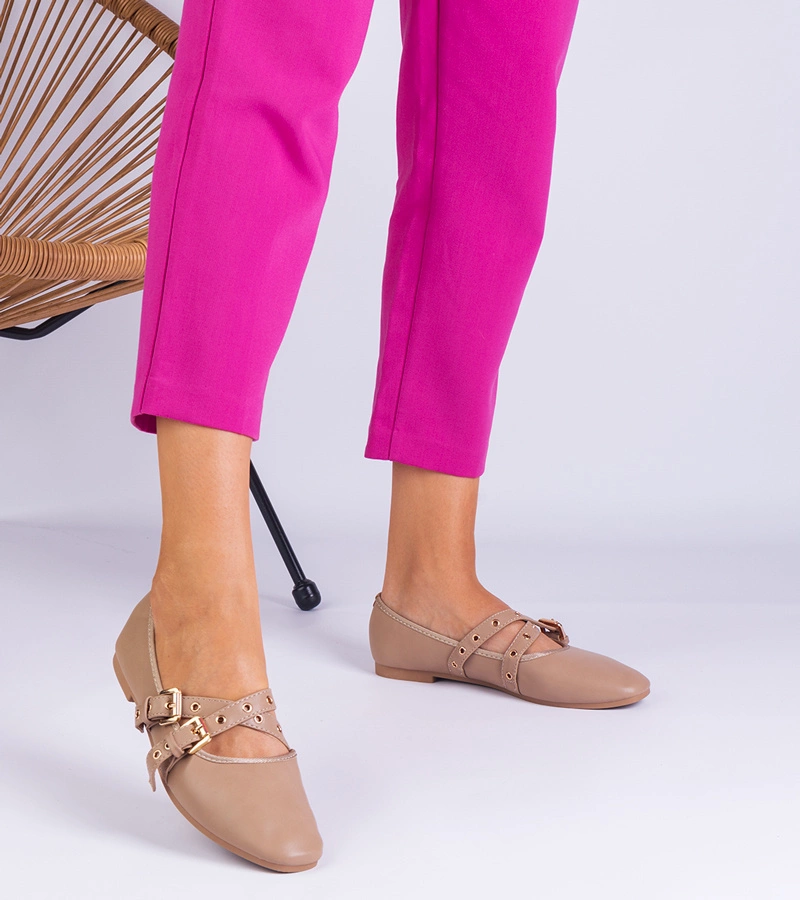 Hers baleriny damskie beżowe z ekoskóry zdobione klamrami