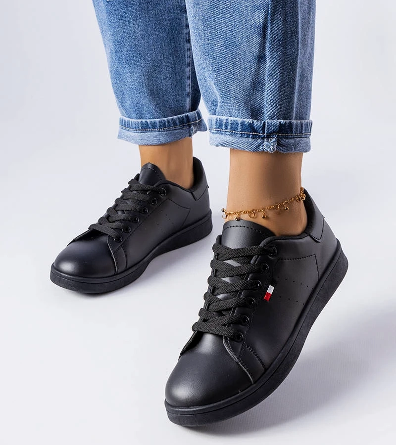 Czarne sznurowane sneakersy