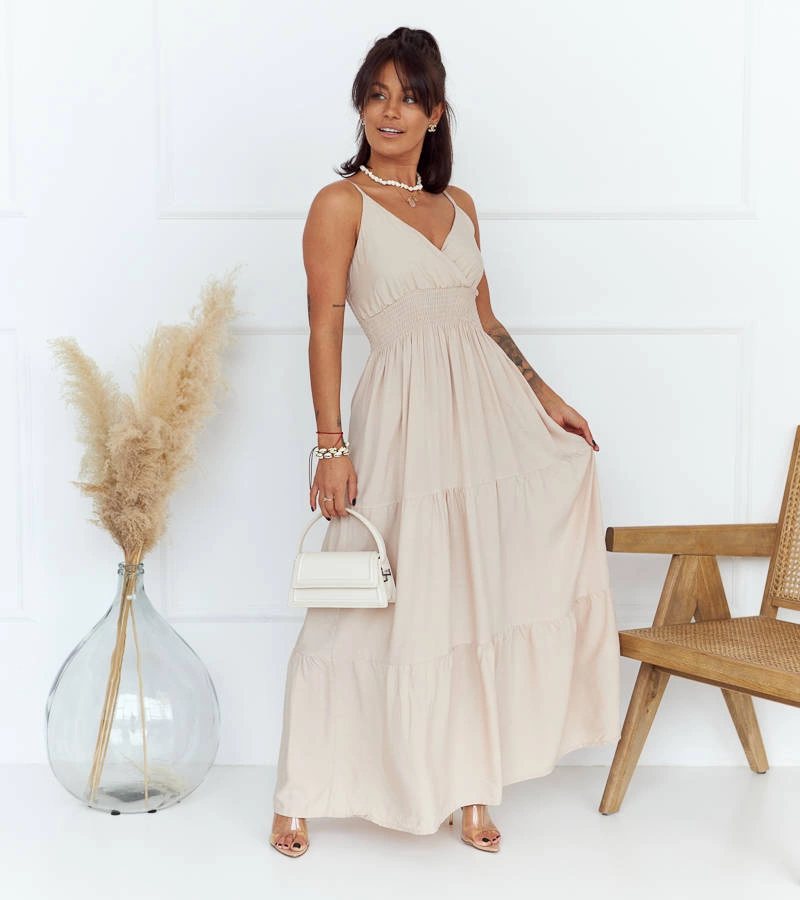 Czarna rozkloszowana sukienka na ramiączkach