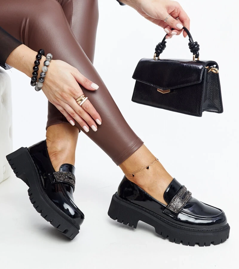 Czarne mokasyny zdobione cyrkoniami