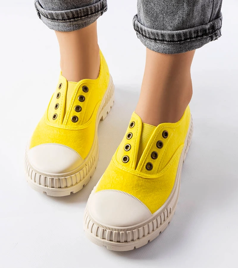 Żółte trampki na masywnej podeszwie