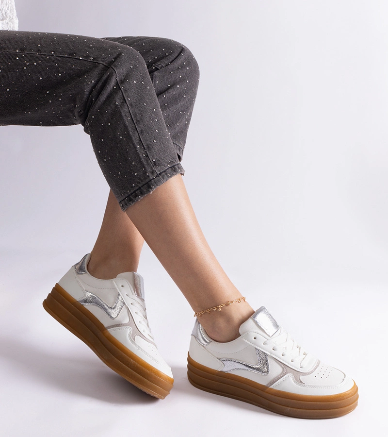 Biało-srebrne sneakersy na gumowej podeszwie