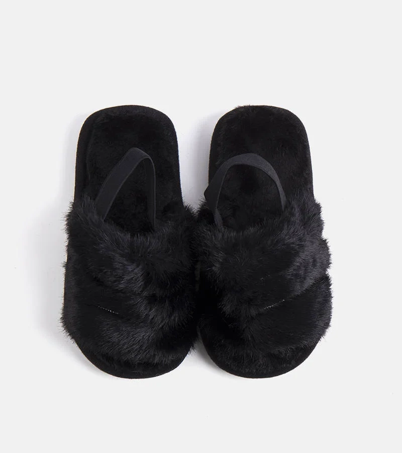 Czarne kapcie na gumkę