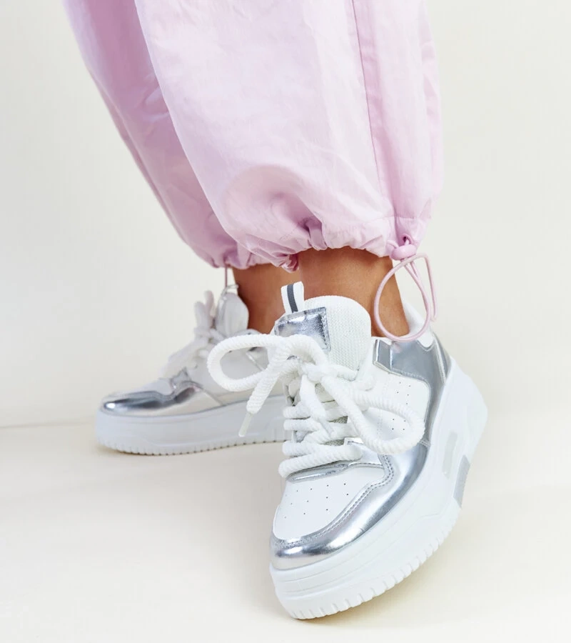 Biało-srebrne sneakersy na wysokiej platformie