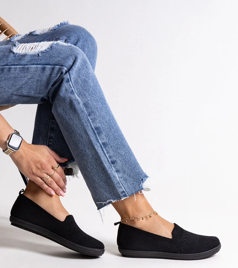 Czarne wsuwane materiałowe tenisówki