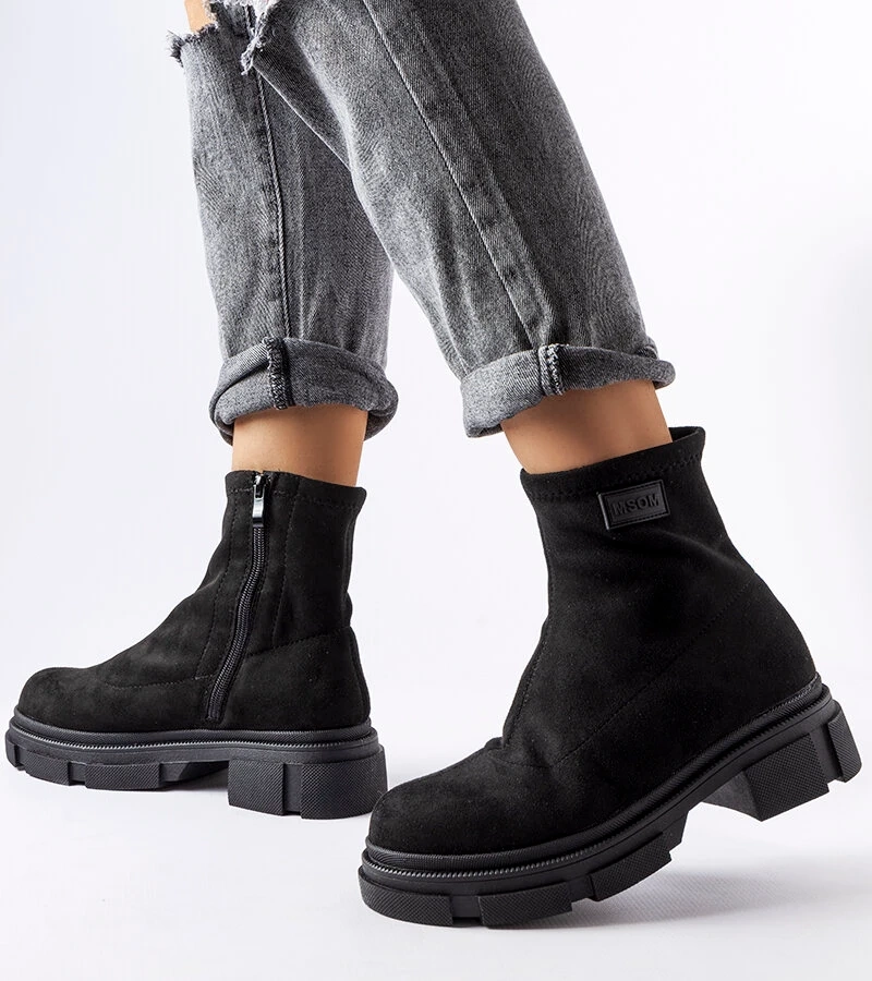 Czarne ocieplane botki zamszowe