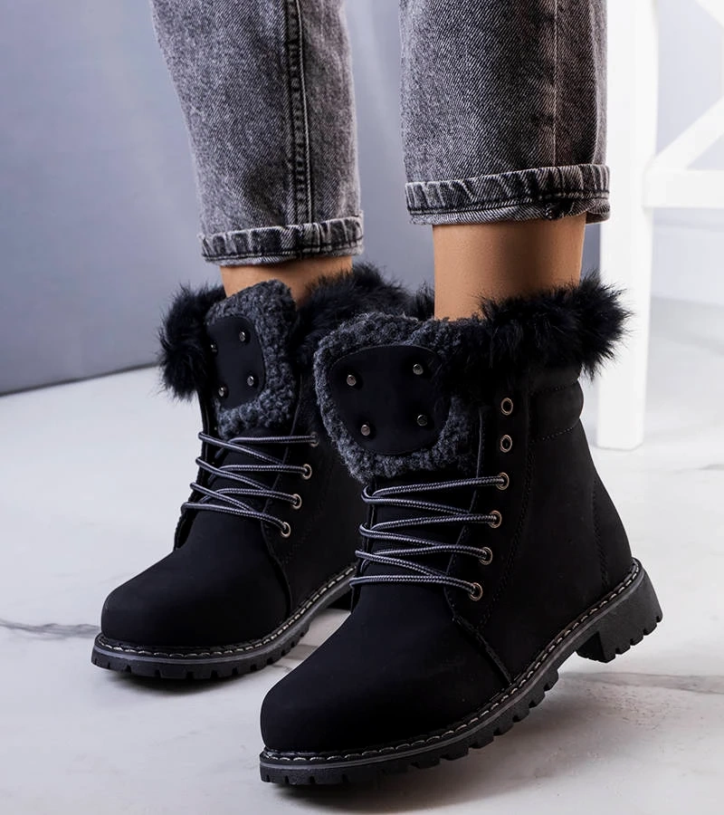 Czarne ocieplane traperki z futerkiem