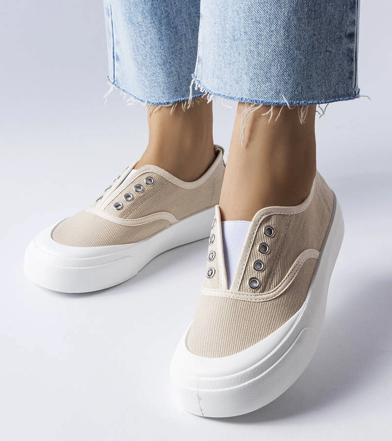 Beżowe wsuwane trampki na wysokiej podeszwie