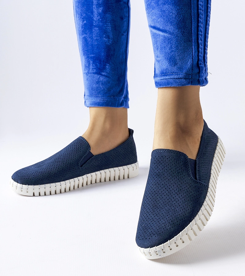 Granatowe ażurowe tenisówki