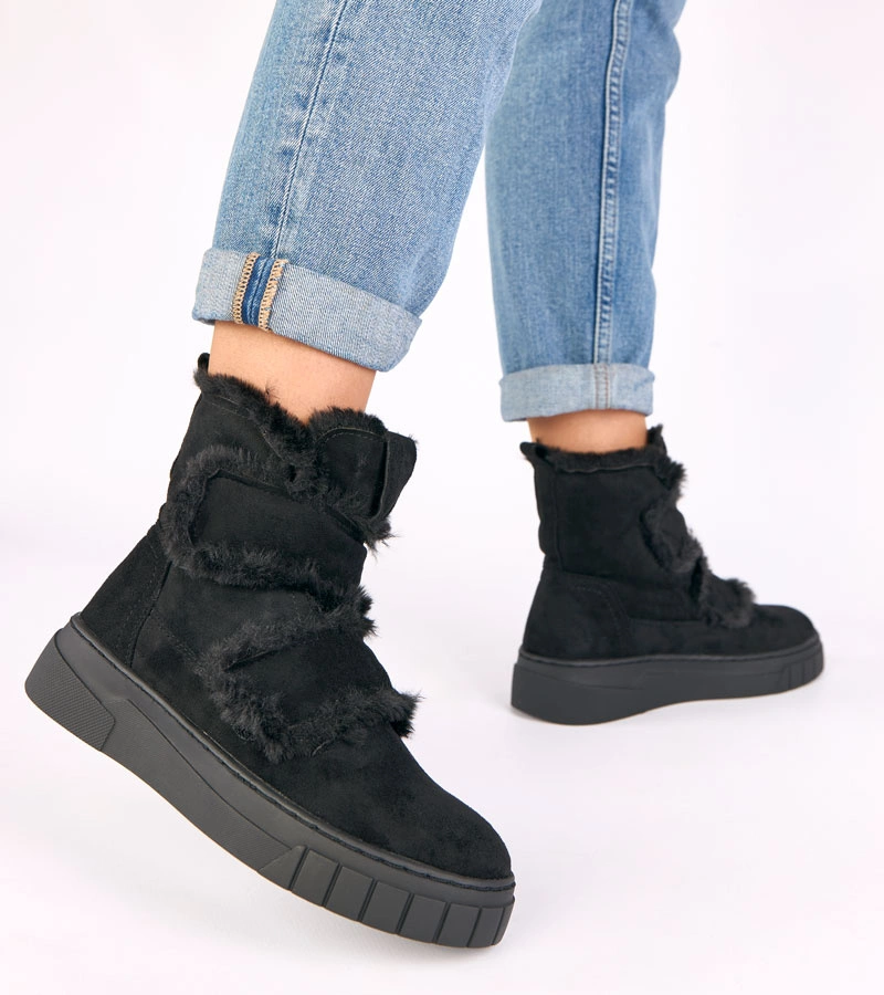 Hers Czarne botki zapinane na rzep zdobione futerkiem