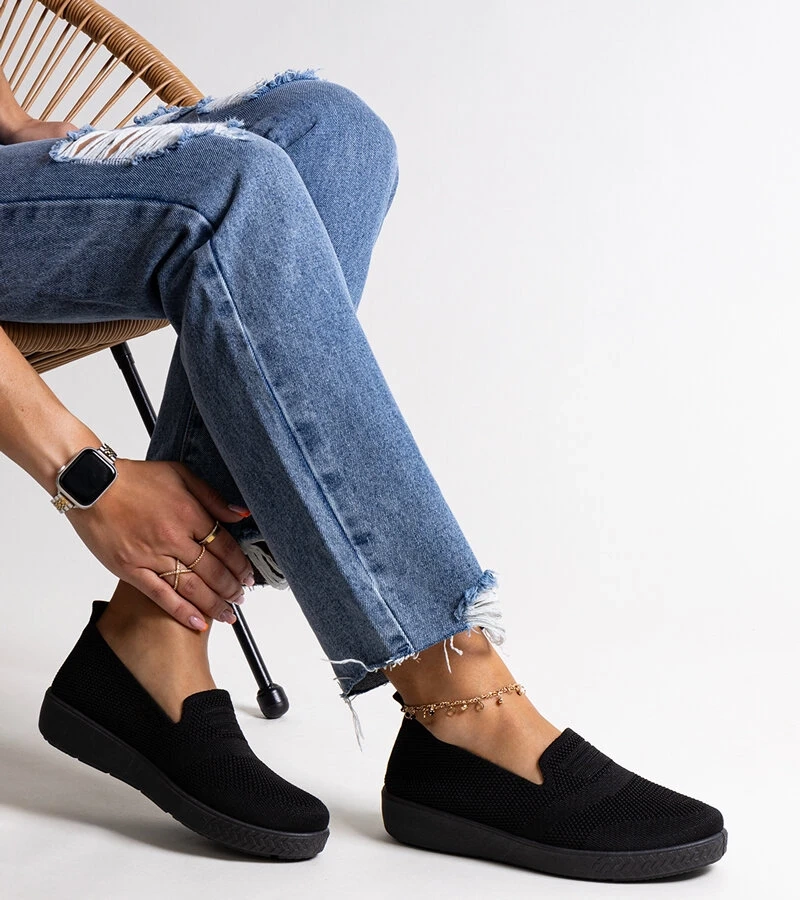 Czarne  wsuwane tenisówki