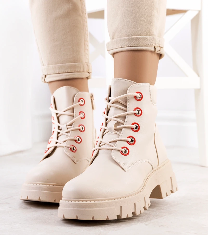 Beżowe botki na traktorowej podeszwie