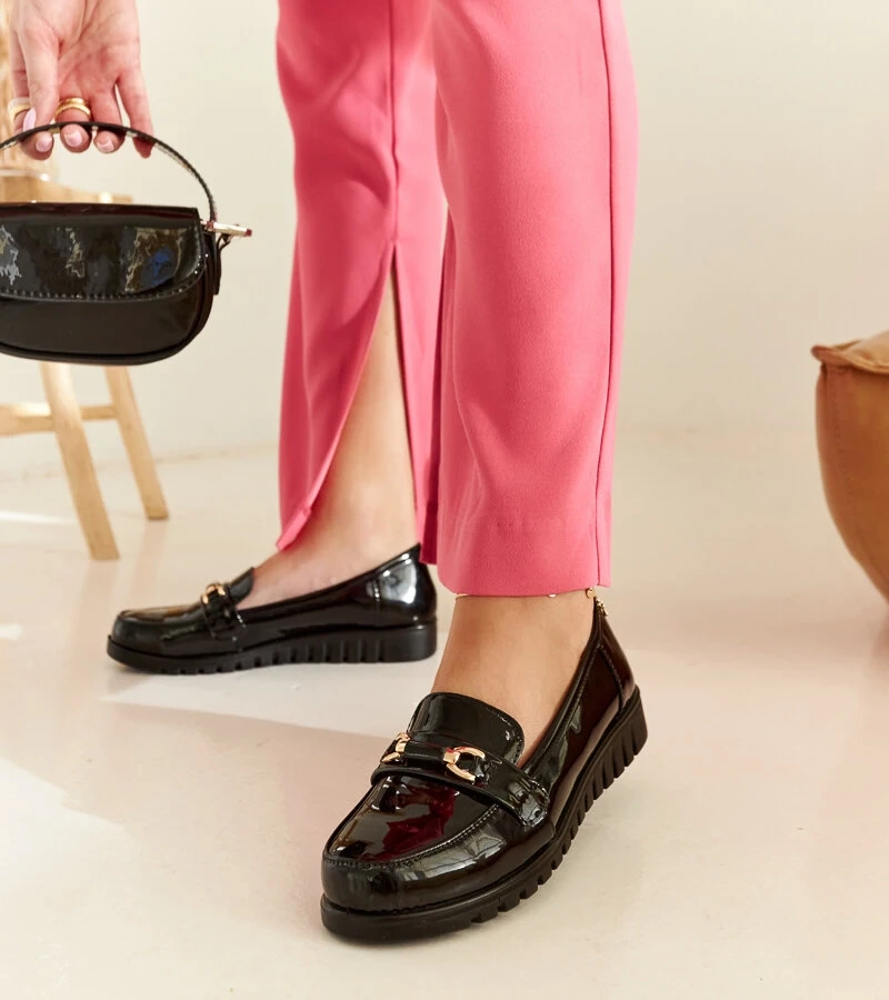 Czarne lakierowane mokasyny