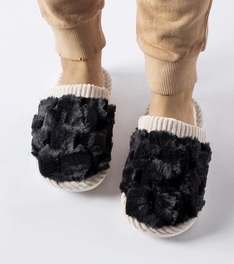 Czarne ocieplane damskie kapcie