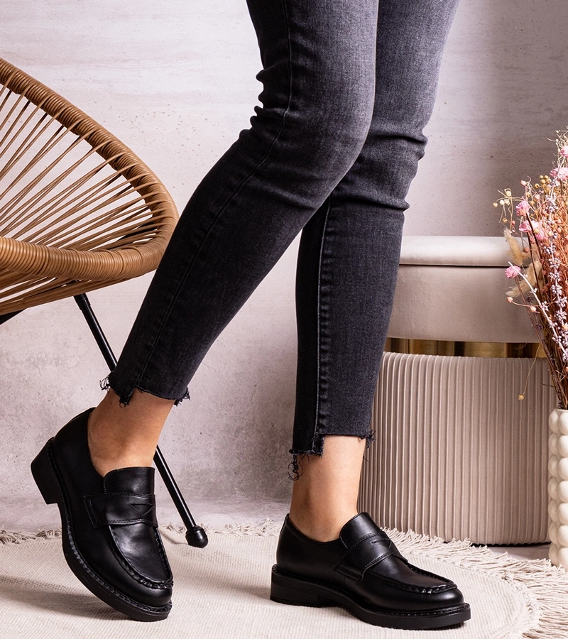 Czarne eleganckie mokasyny