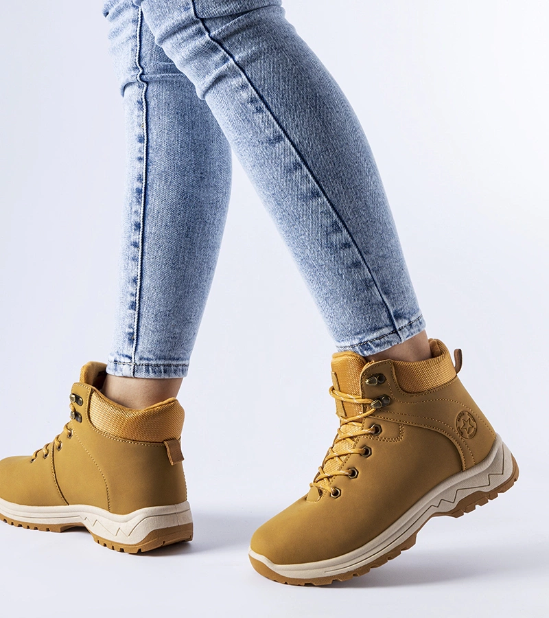 Karmelowe ocieplane trapery