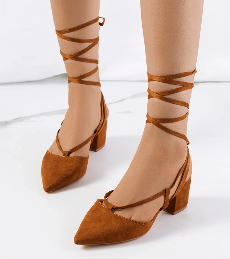 Czółenka z modnym wiązaniem