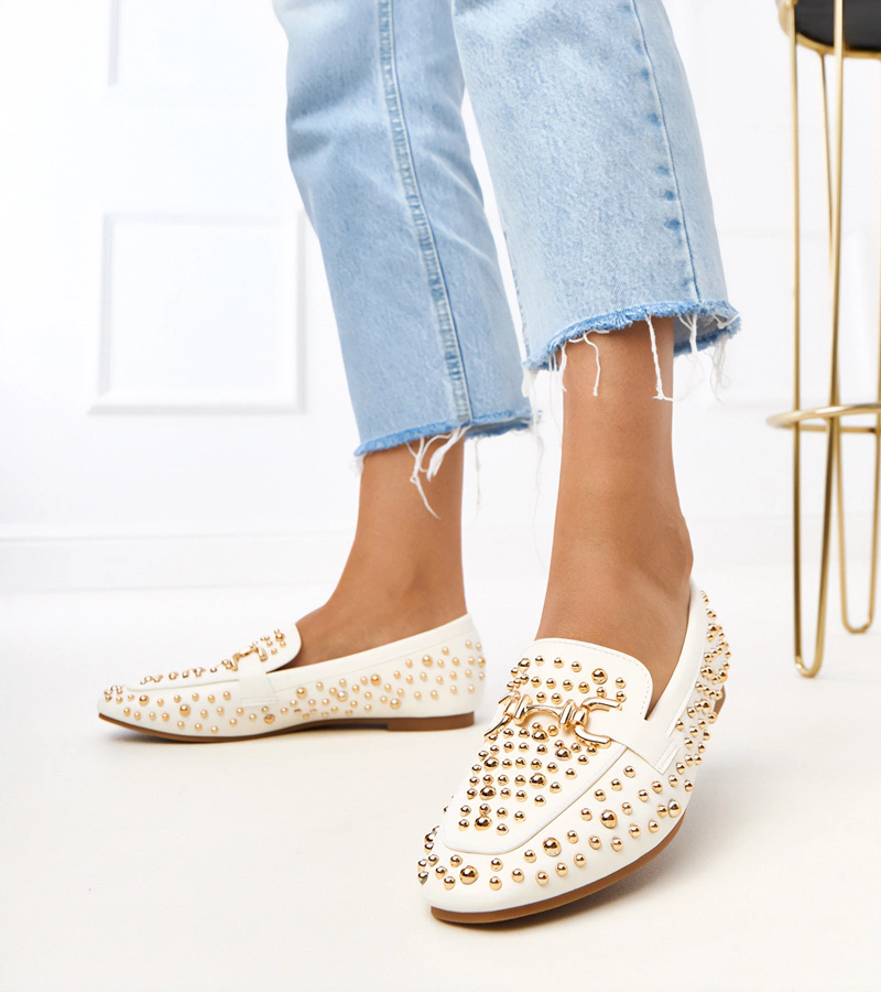 Hers Białe mokasyny zdobione ćwiekami