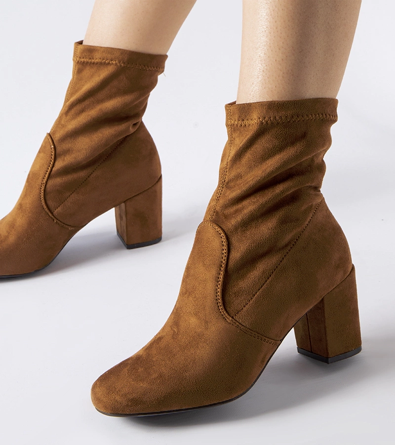 Brązowe wsuwane botki na słupku