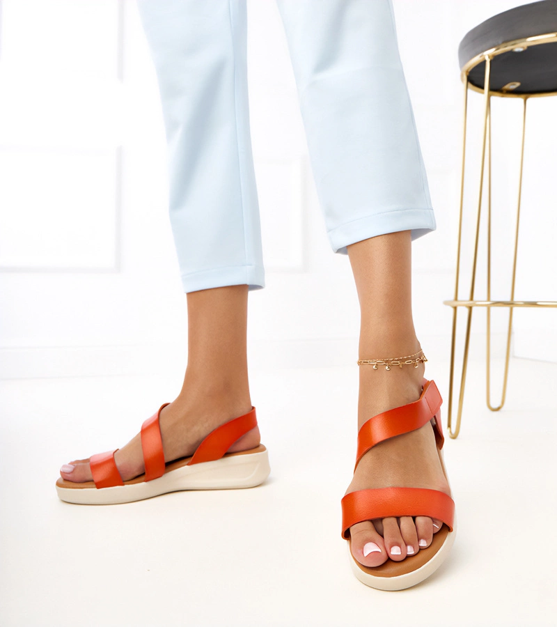 Hers Pomarańczowe sandały na niskim koturnie