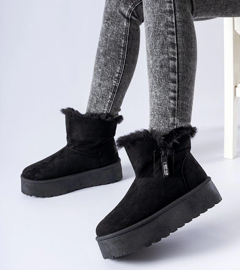 Czarne ocieplane futerkiem śniegowce na platformie