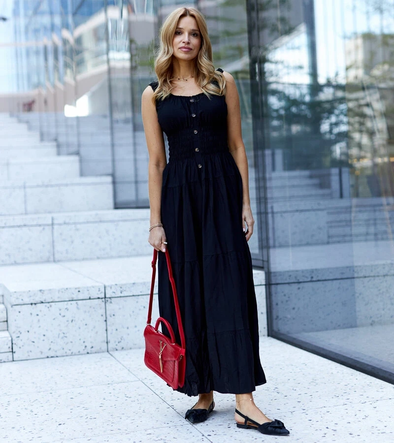 Czarna sukienka z marszczeniem