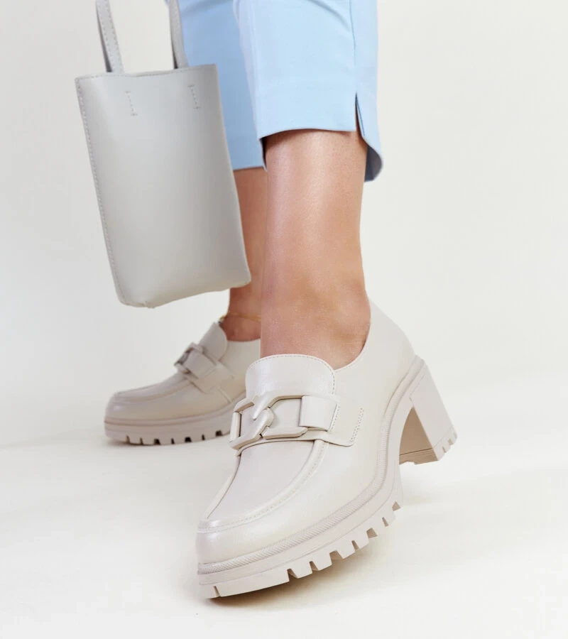 Beżowe półbuty ze skórzaną wkładką Vinceza