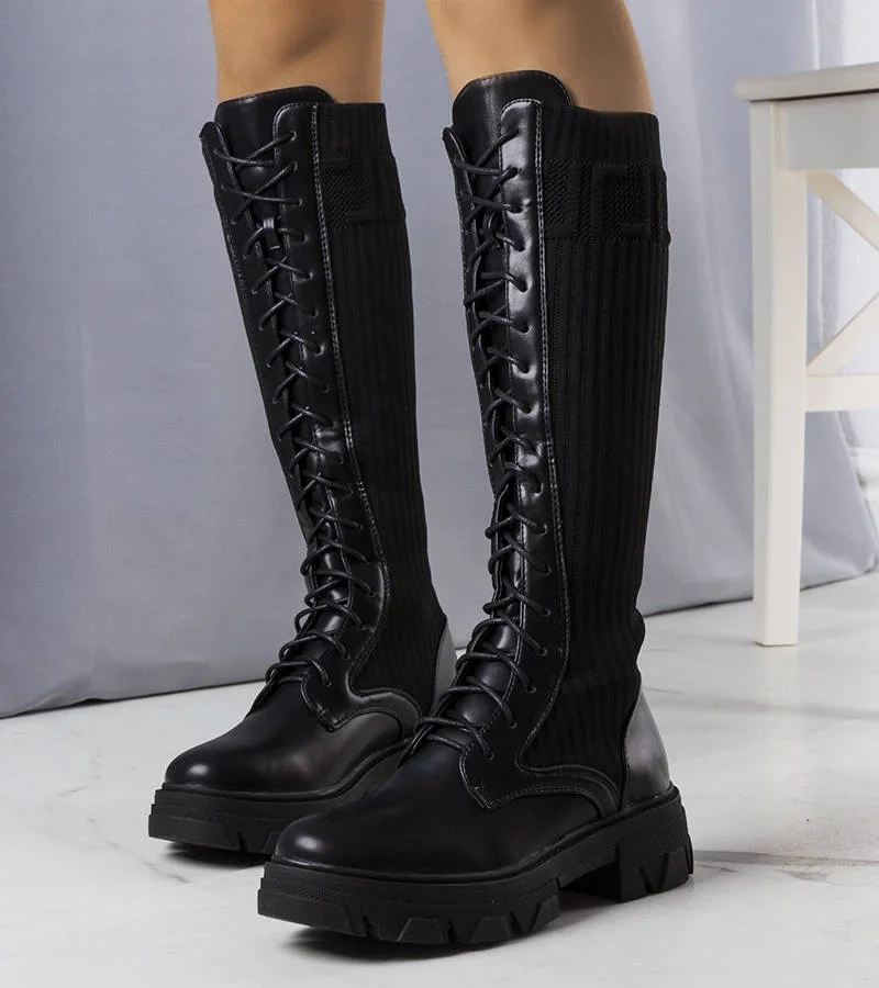 Czarne kozaki z materiałową cholewką