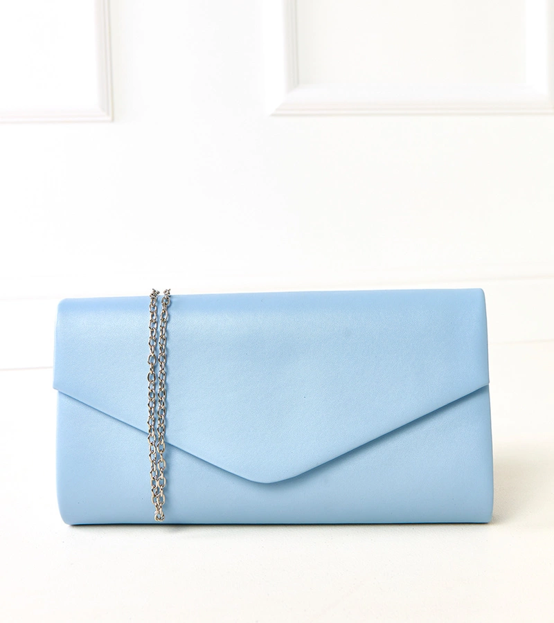 Niebieska torebka kopertowa