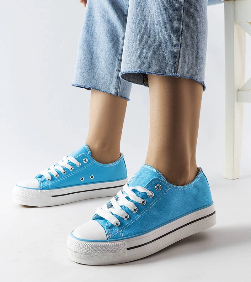 Niebieskie trampki na platformie