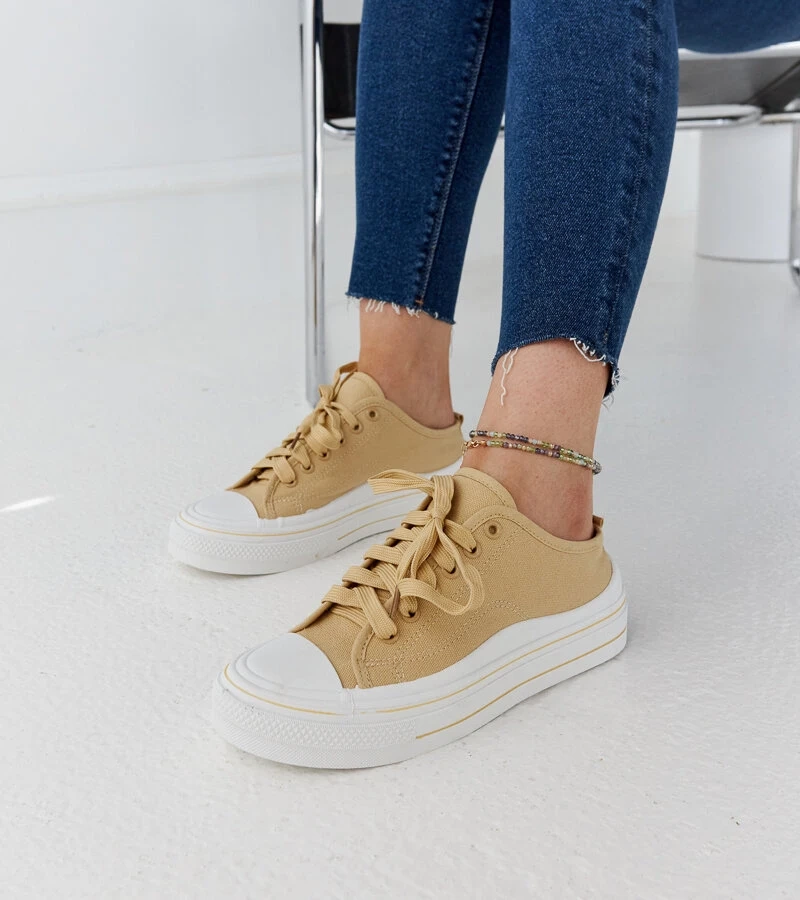 Beżowe trampki na platformie
