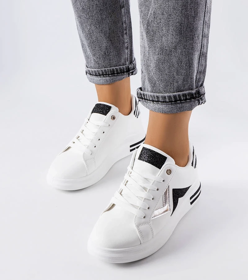 Biało-czarne sneakersy ze zdobioną cholewką